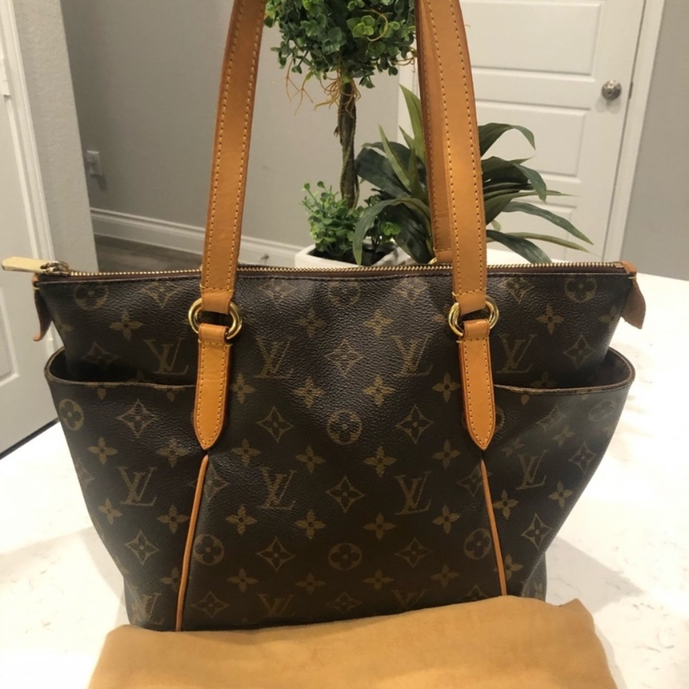 Authentic Louis Vuitton Totally PM